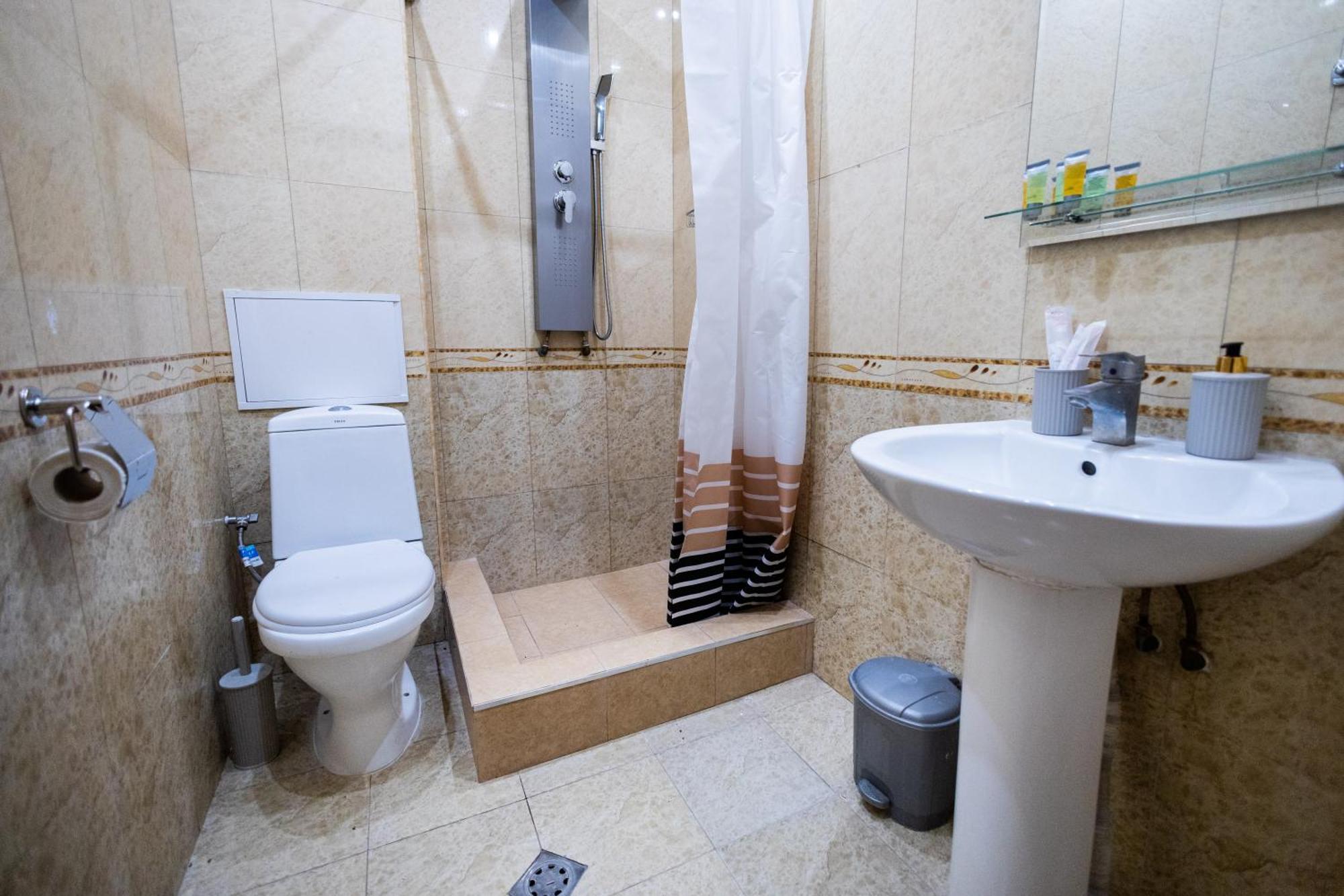 יירבאן Yan Hotel מראה חיצוני תמונה