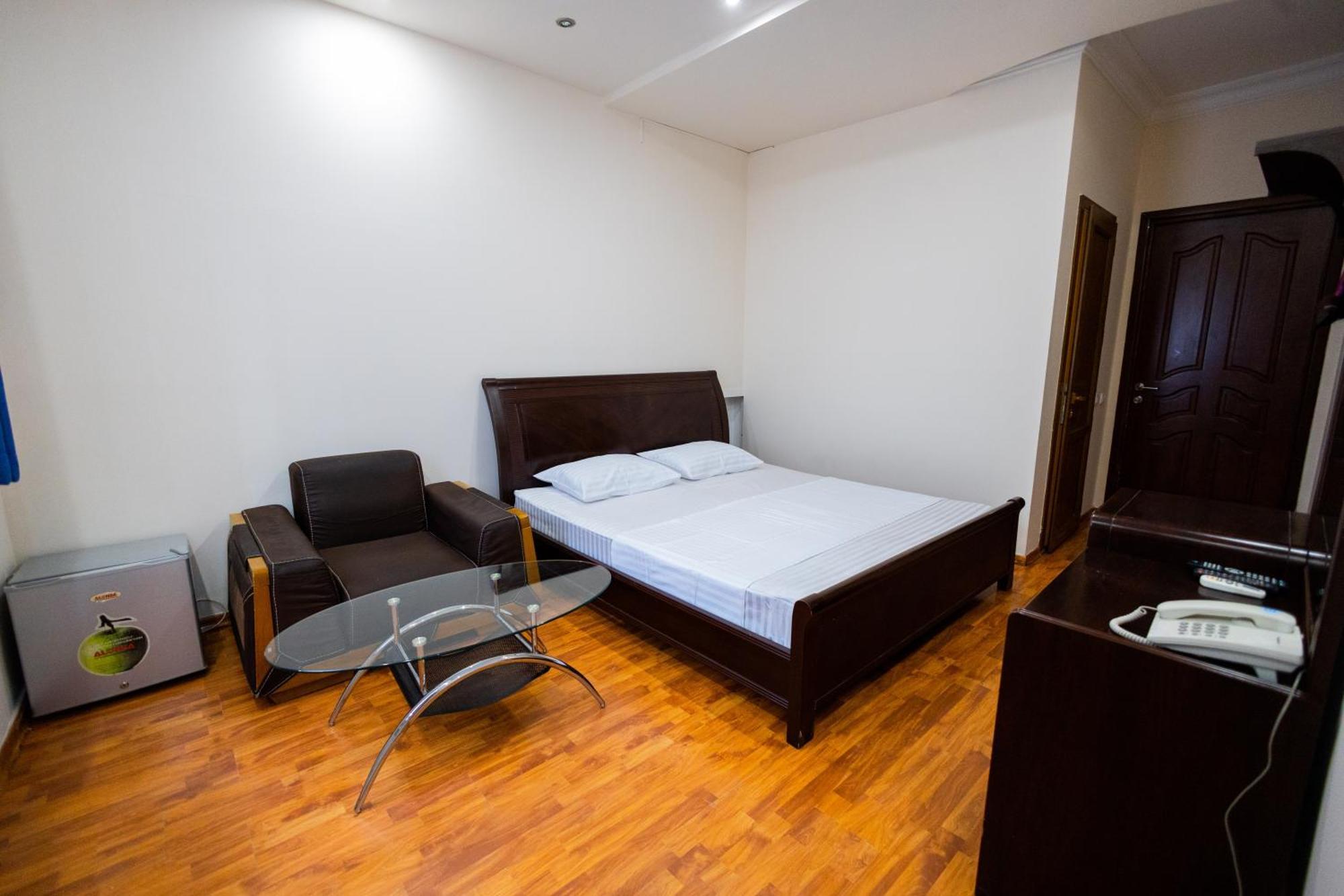 יירבאן Yan Hotel מראה חיצוני תמונה