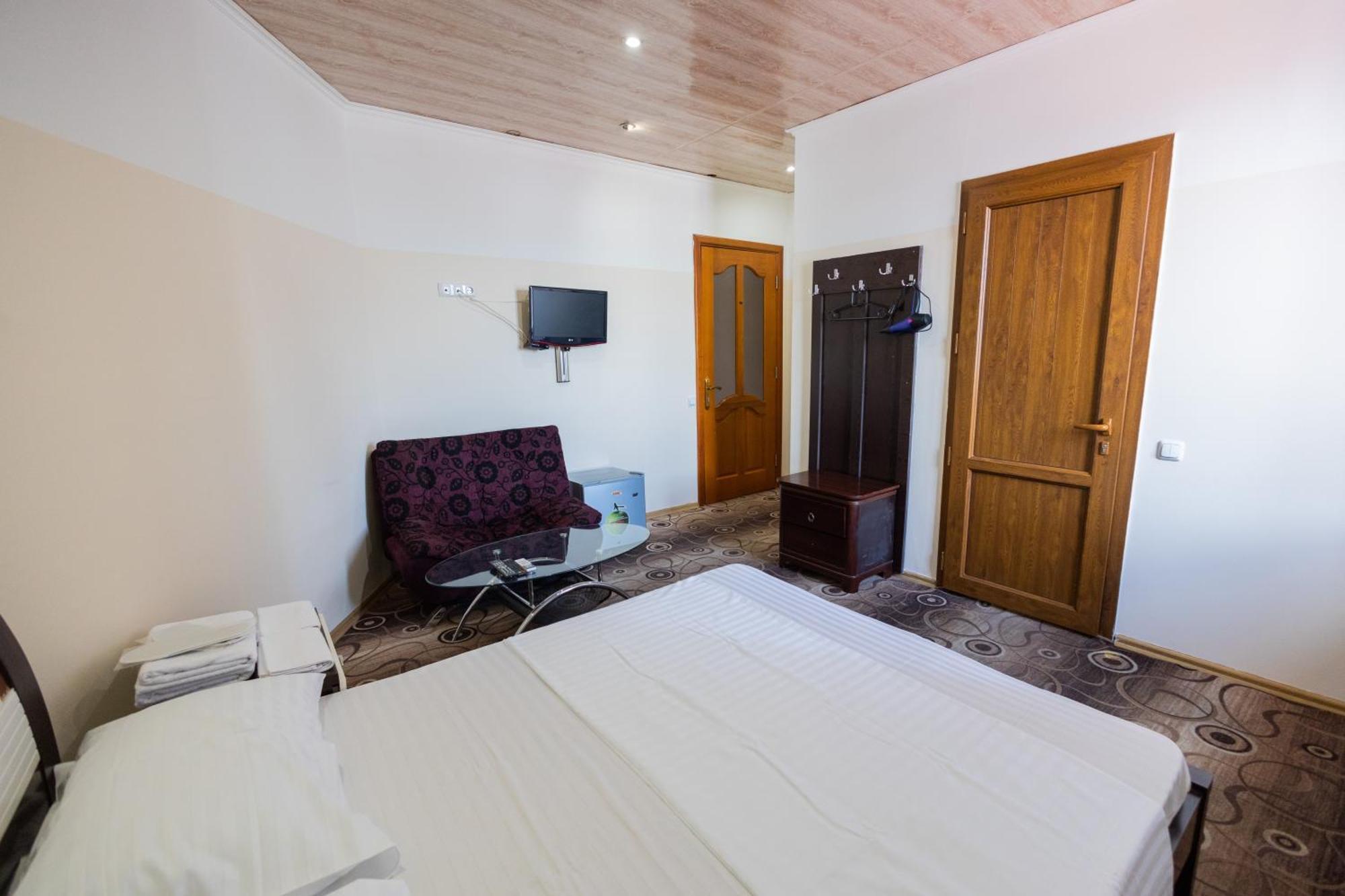 יירבאן Yan Hotel מראה חיצוני תמונה