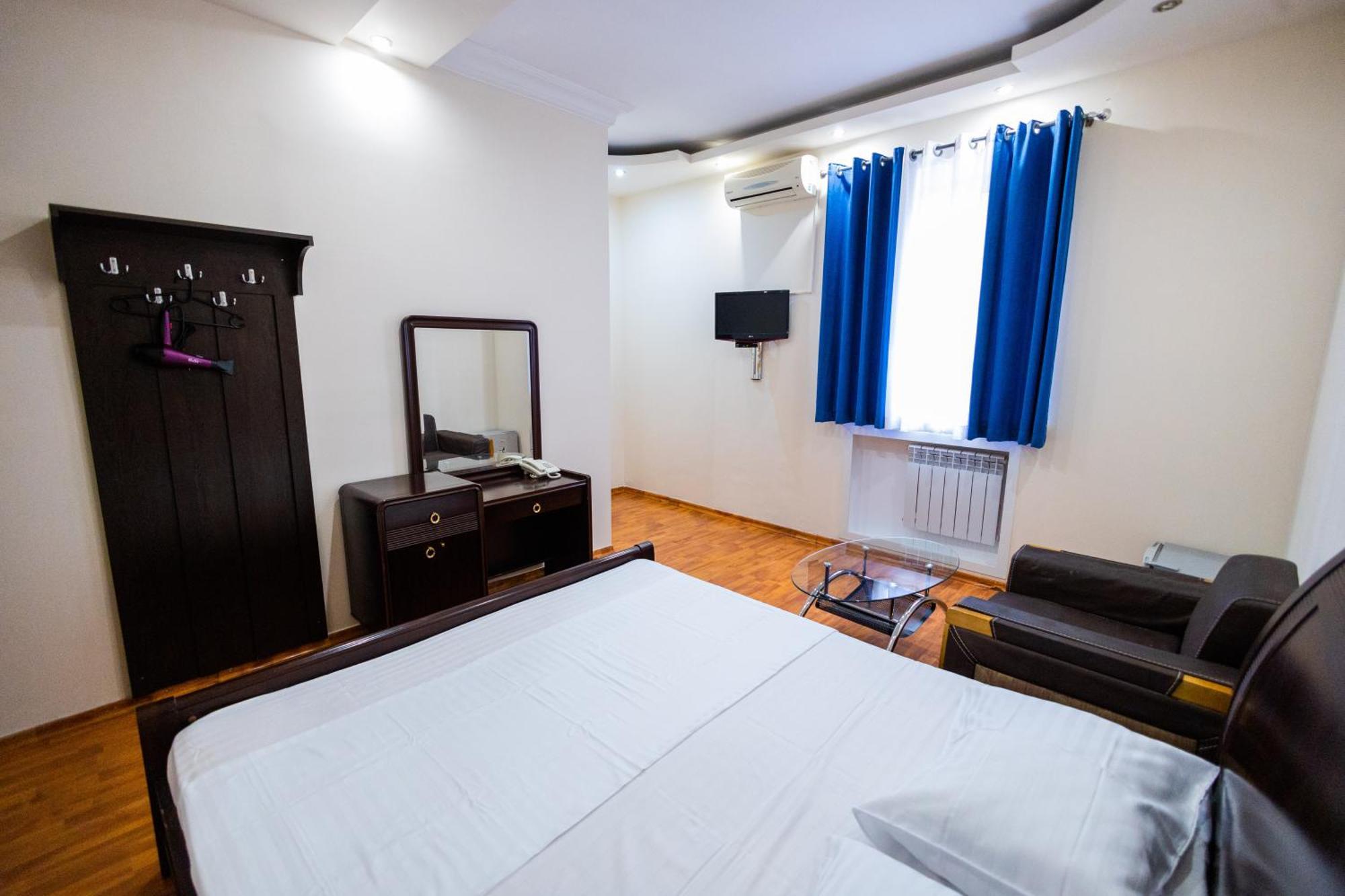 יירבאן Yan Hotel מראה חיצוני תמונה