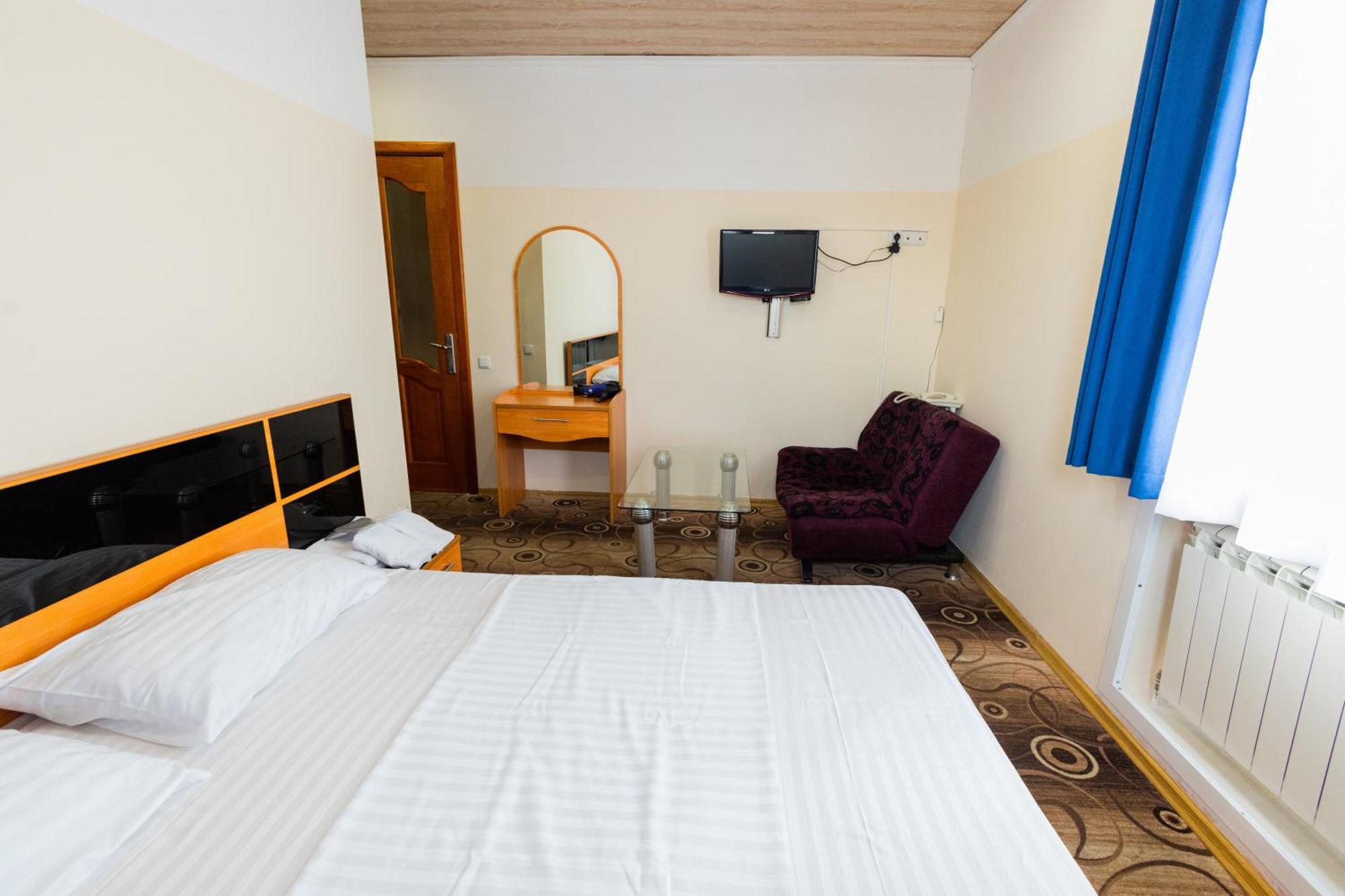 יירבאן Yan Hotel מראה חיצוני תמונה