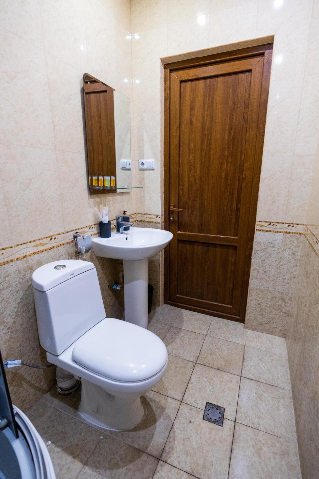 יירבאן Yan Hotel מראה חיצוני תמונה