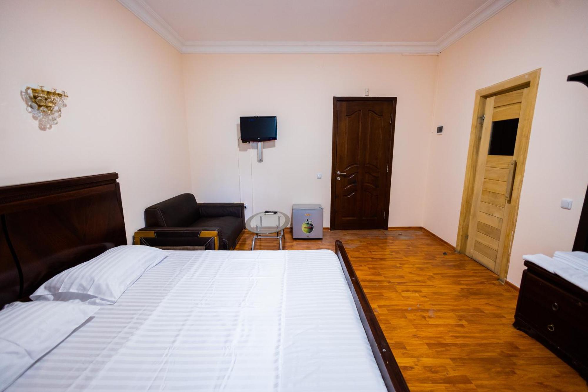 יירבאן Yan Hotel מראה חיצוני תמונה