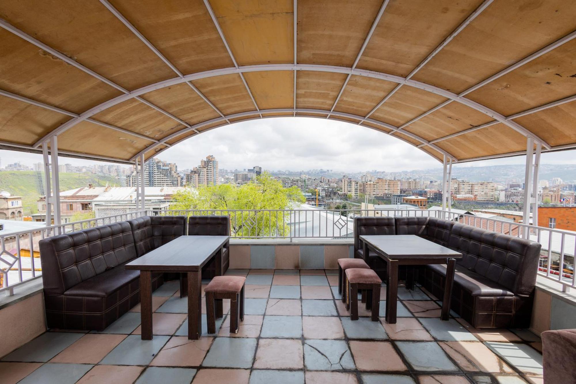 יירבאן Yan Hotel מראה חיצוני תמונה