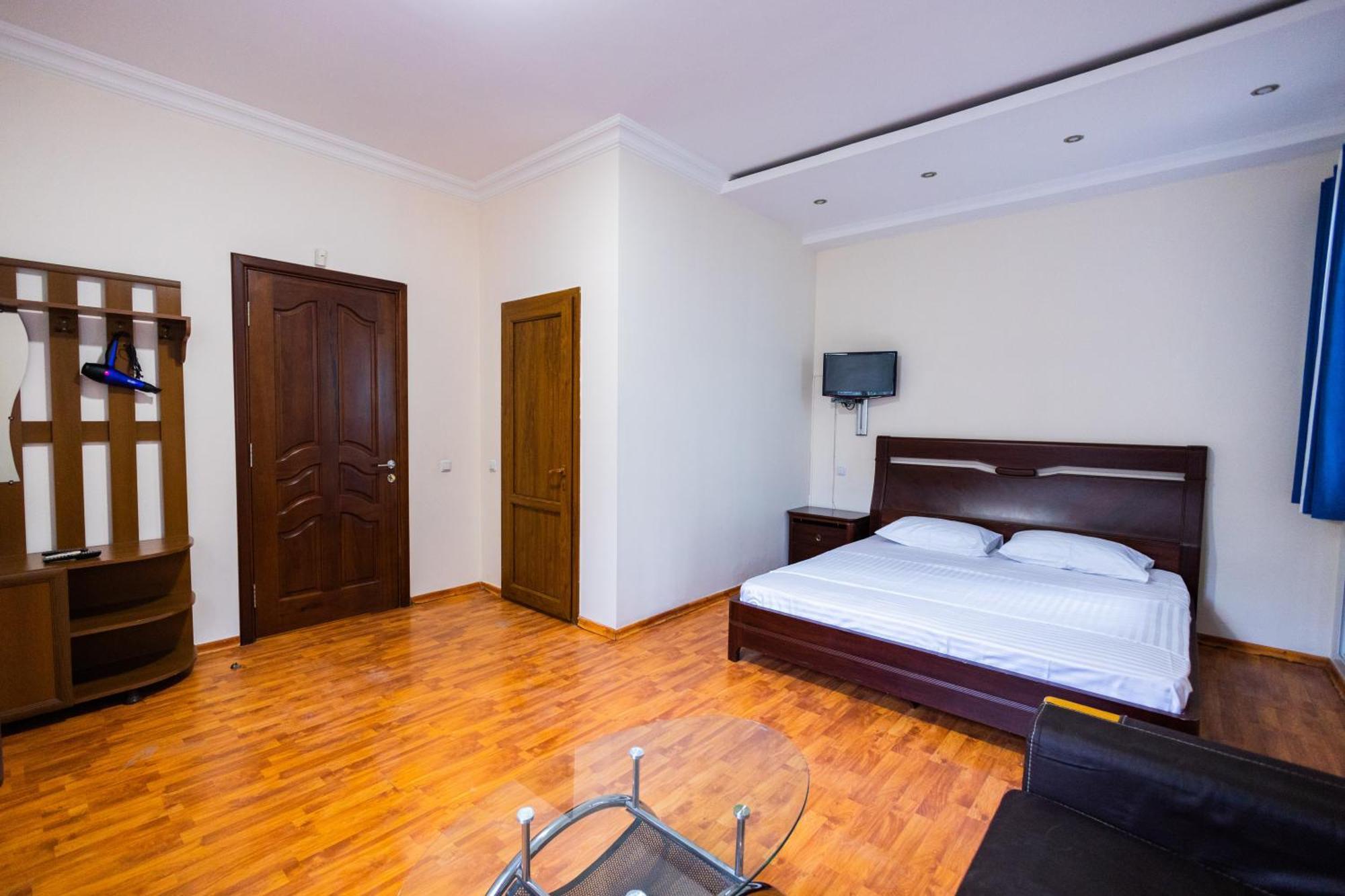 יירבאן Yan Hotel מראה חיצוני תמונה