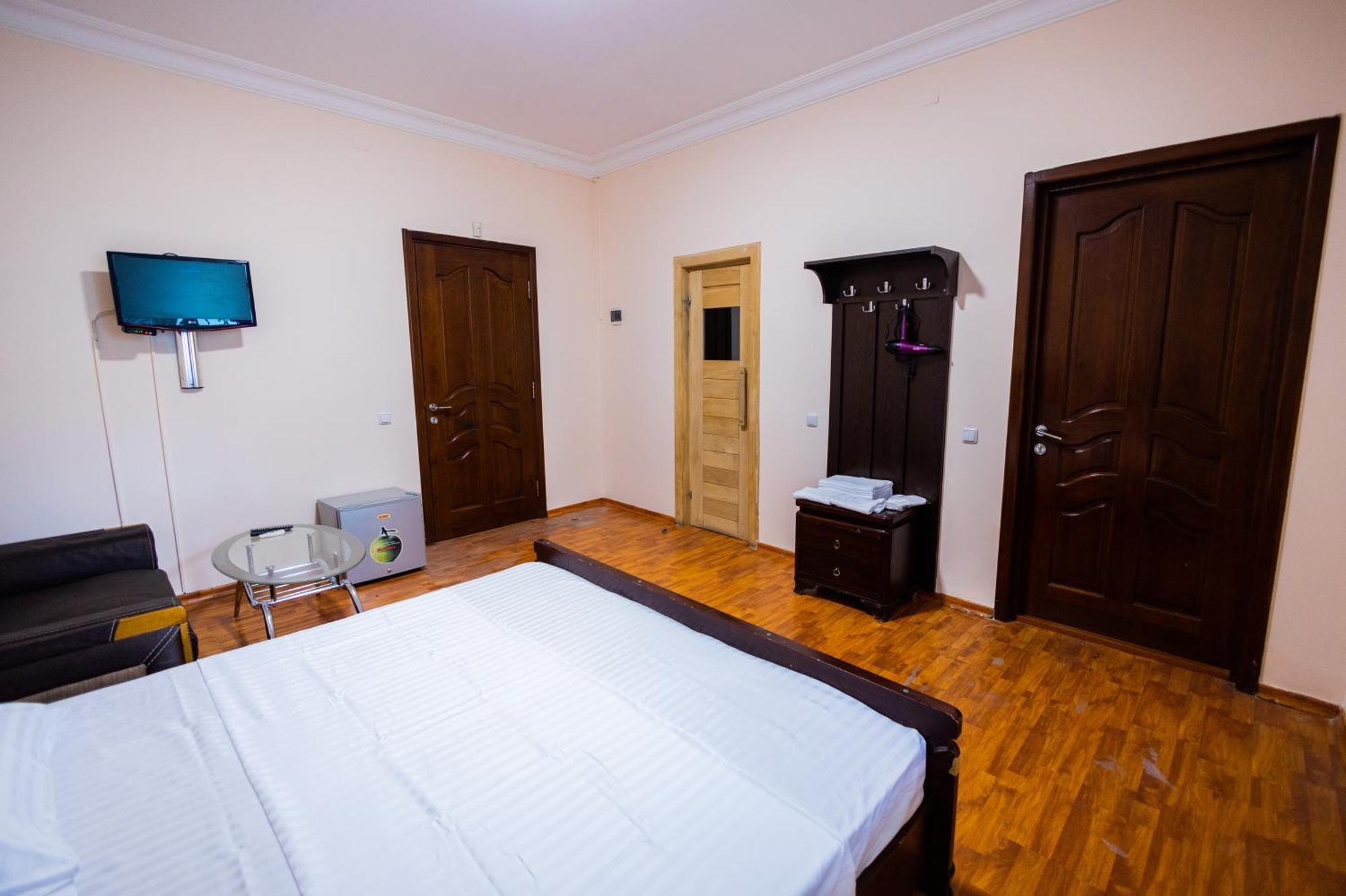 יירבאן Yan Hotel מראה חיצוני תמונה