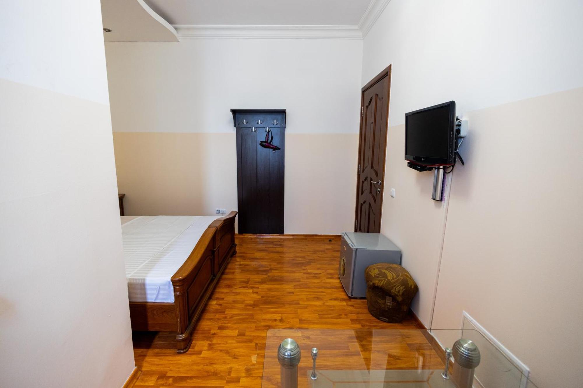 יירבאן Yan Hotel מראה חיצוני תמונה