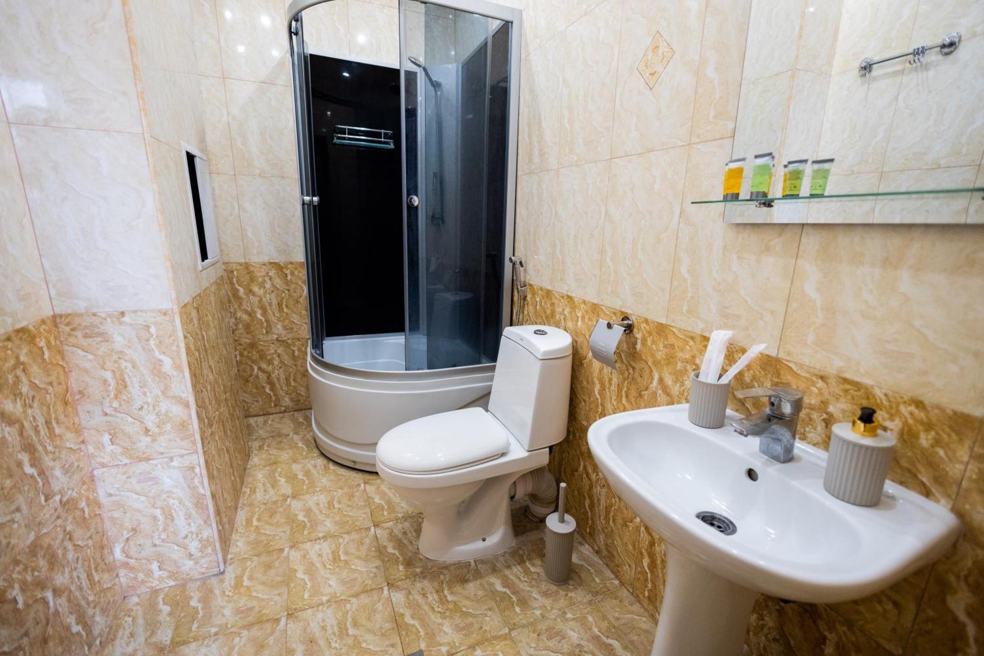 יירבאן Yan Hotel מראה חיצוני תמונה