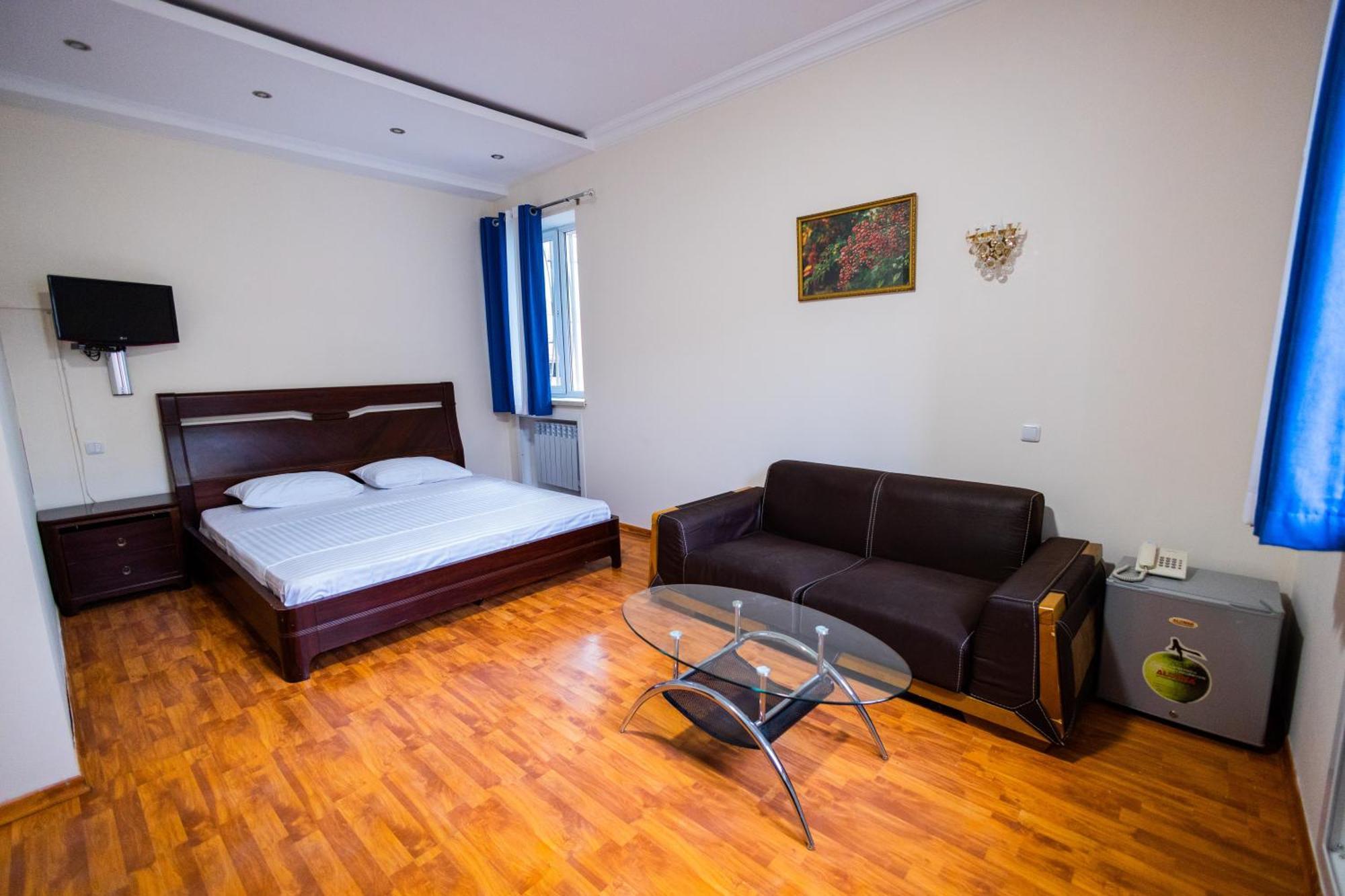 יירבאן Yan Hotel מראה חיצוני תמונה